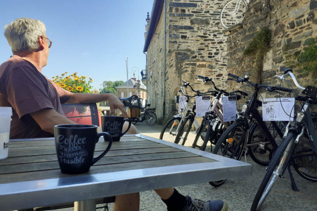 Boire un café et parler vélo